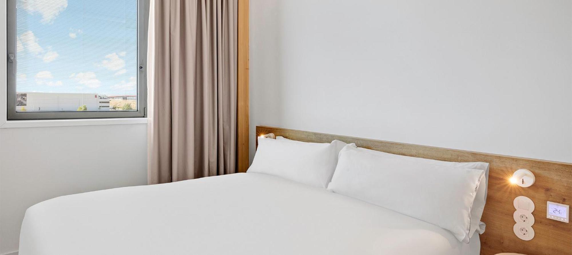 B&B Hotel Madrid Трес Кантос Екстериор снимка