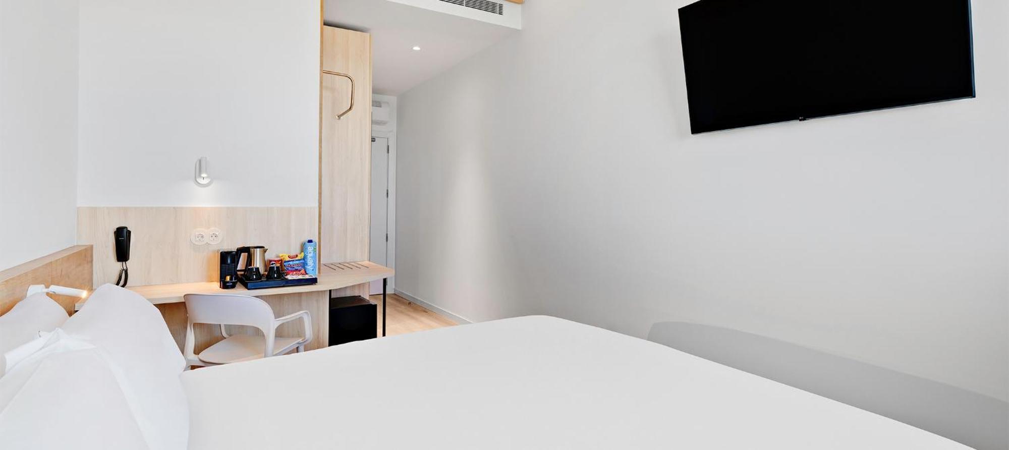 B&B Hotel Madrid Трес Кантос Екстериор снимка