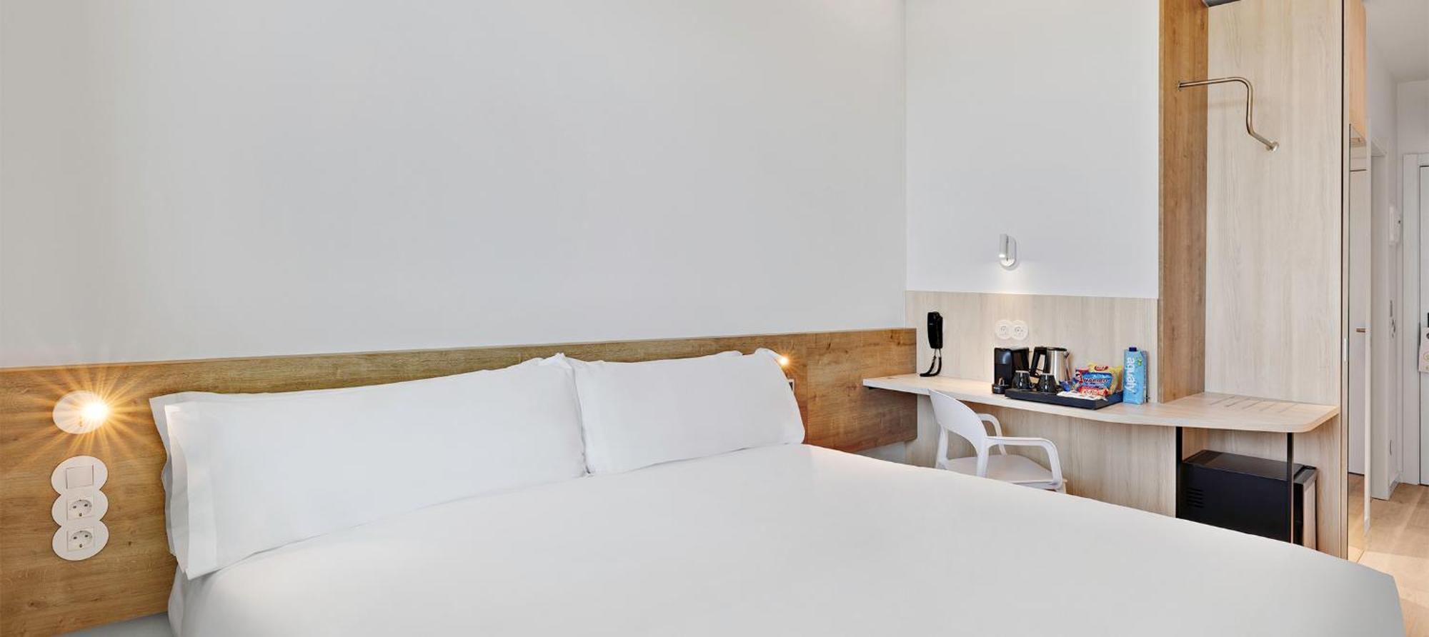 B&B Hotel Madrid Трес Кантос Екстериор снимка