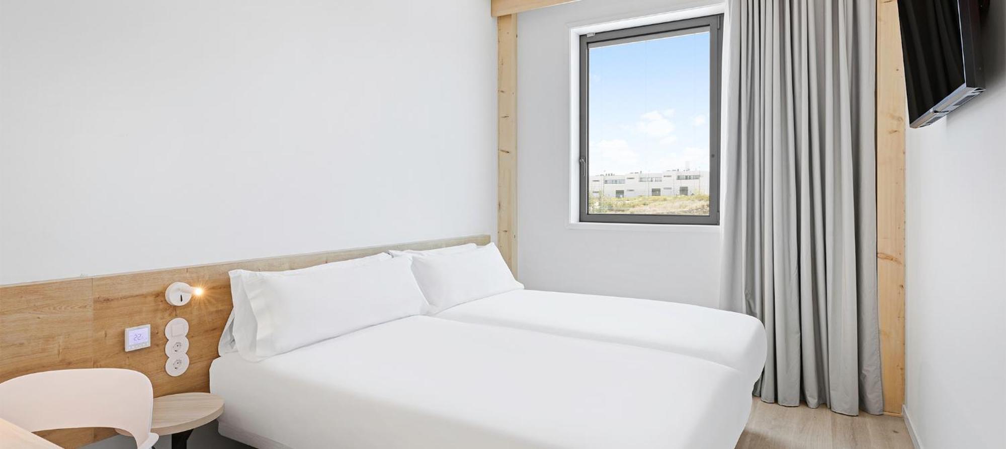 B&B Hotel Madrid Трес Кантос Екстериор снимка