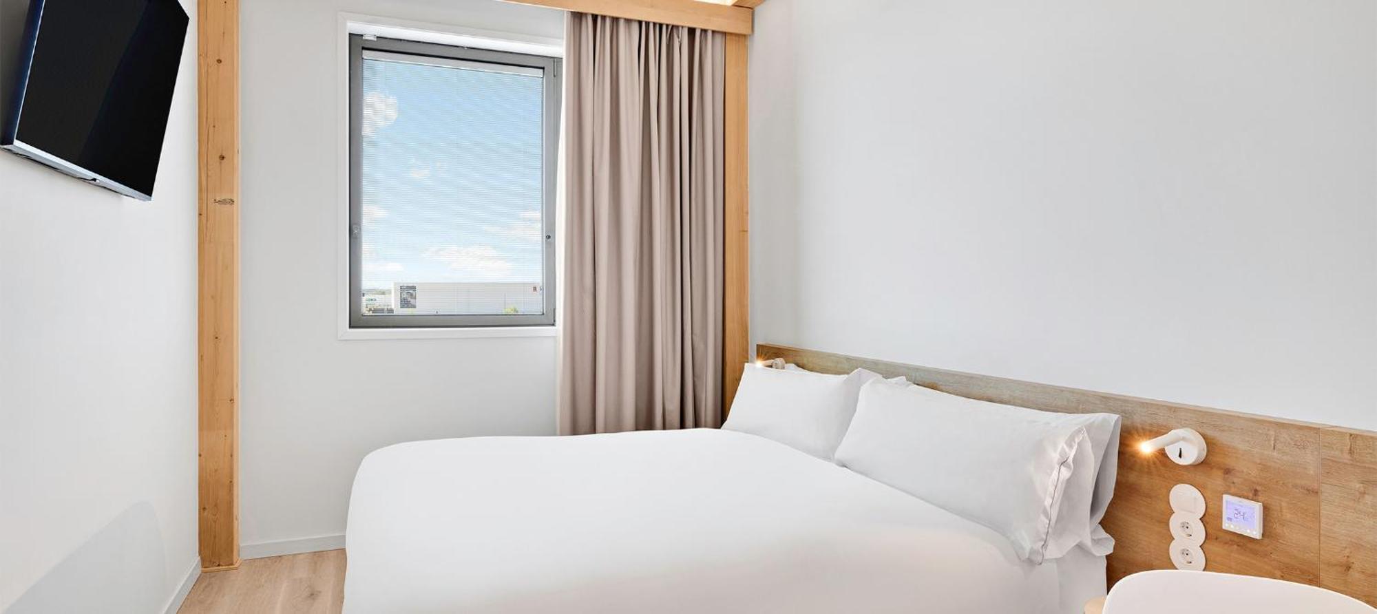 B&B Hotel Madrid Трес Кантос Екстериор снимка