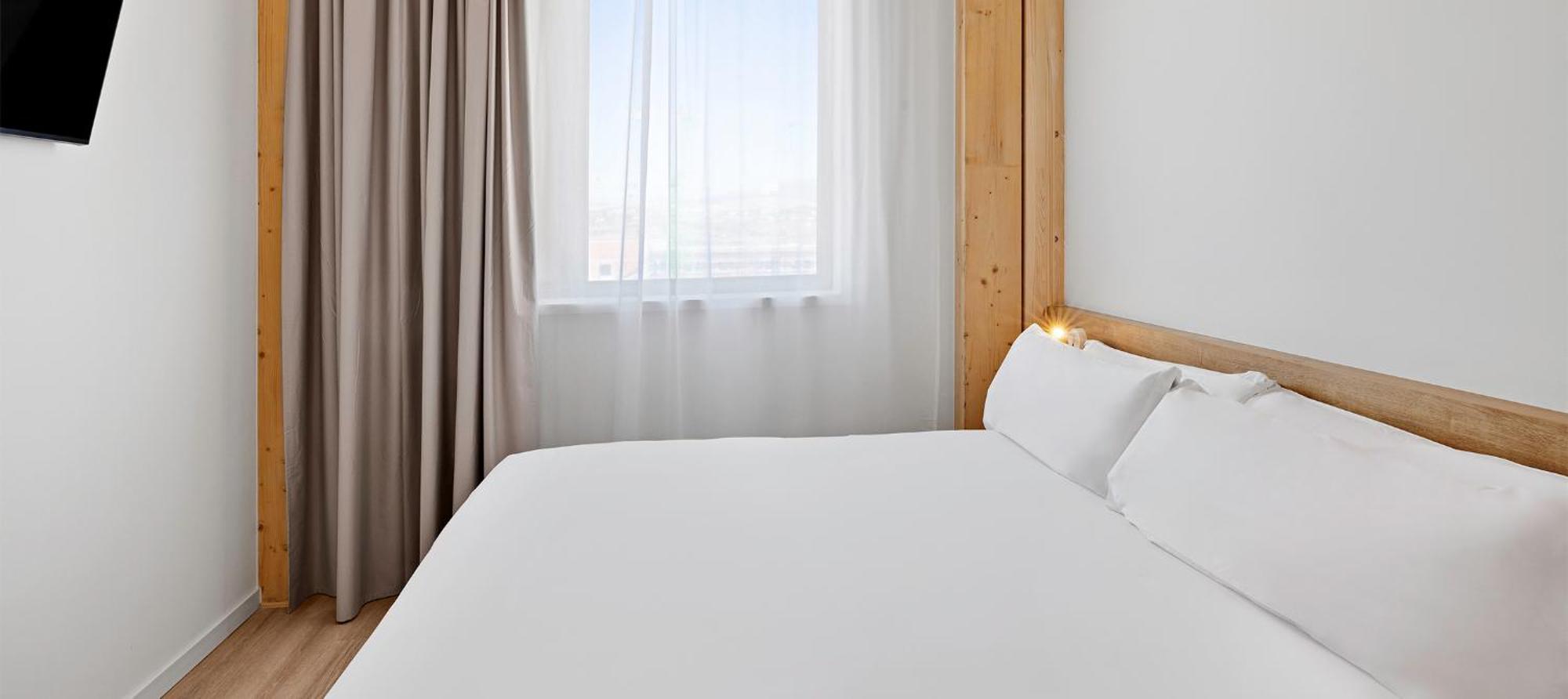 B&B Hotel Madrid Трес Кантос Екстериор снимка
