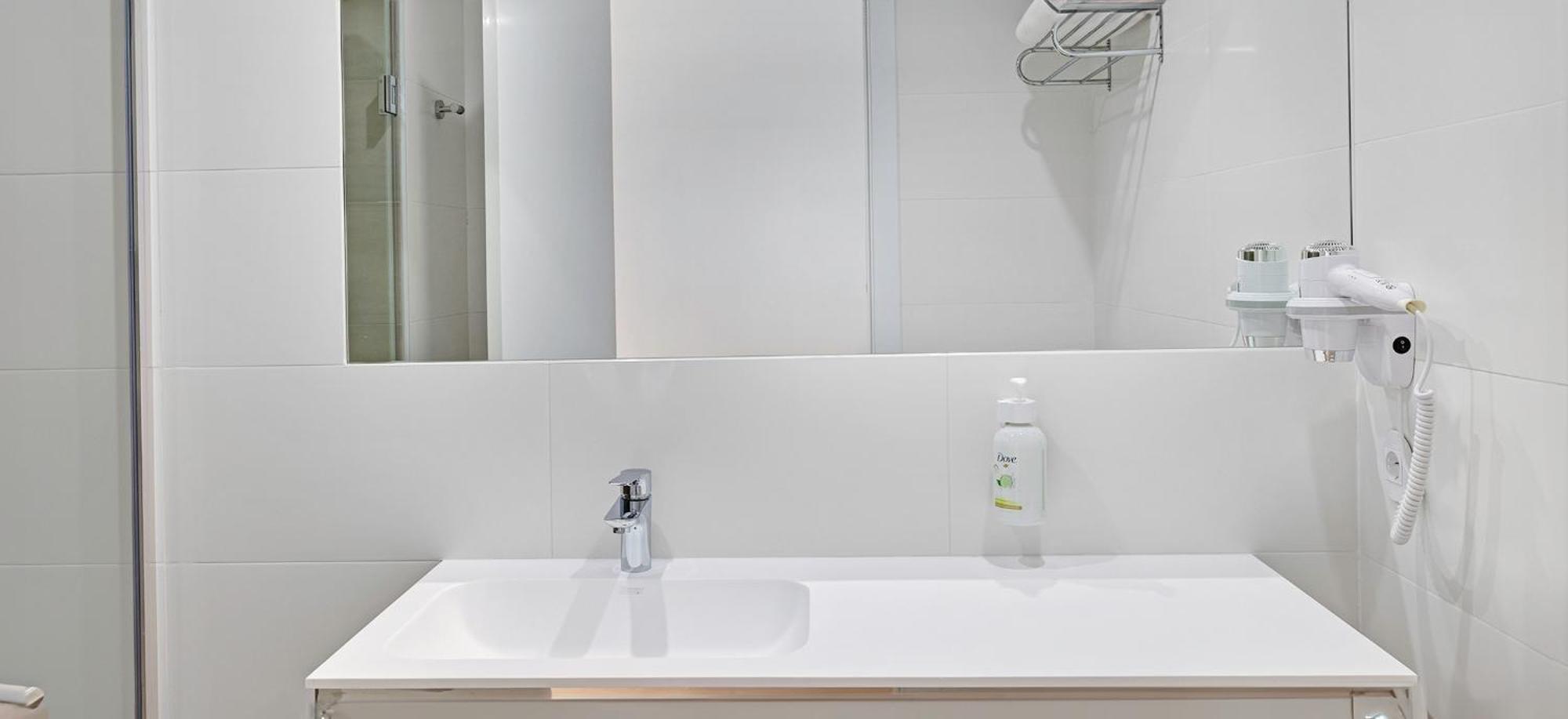 B&B Hotel Madrid Трес Кантос Екстериор снимка