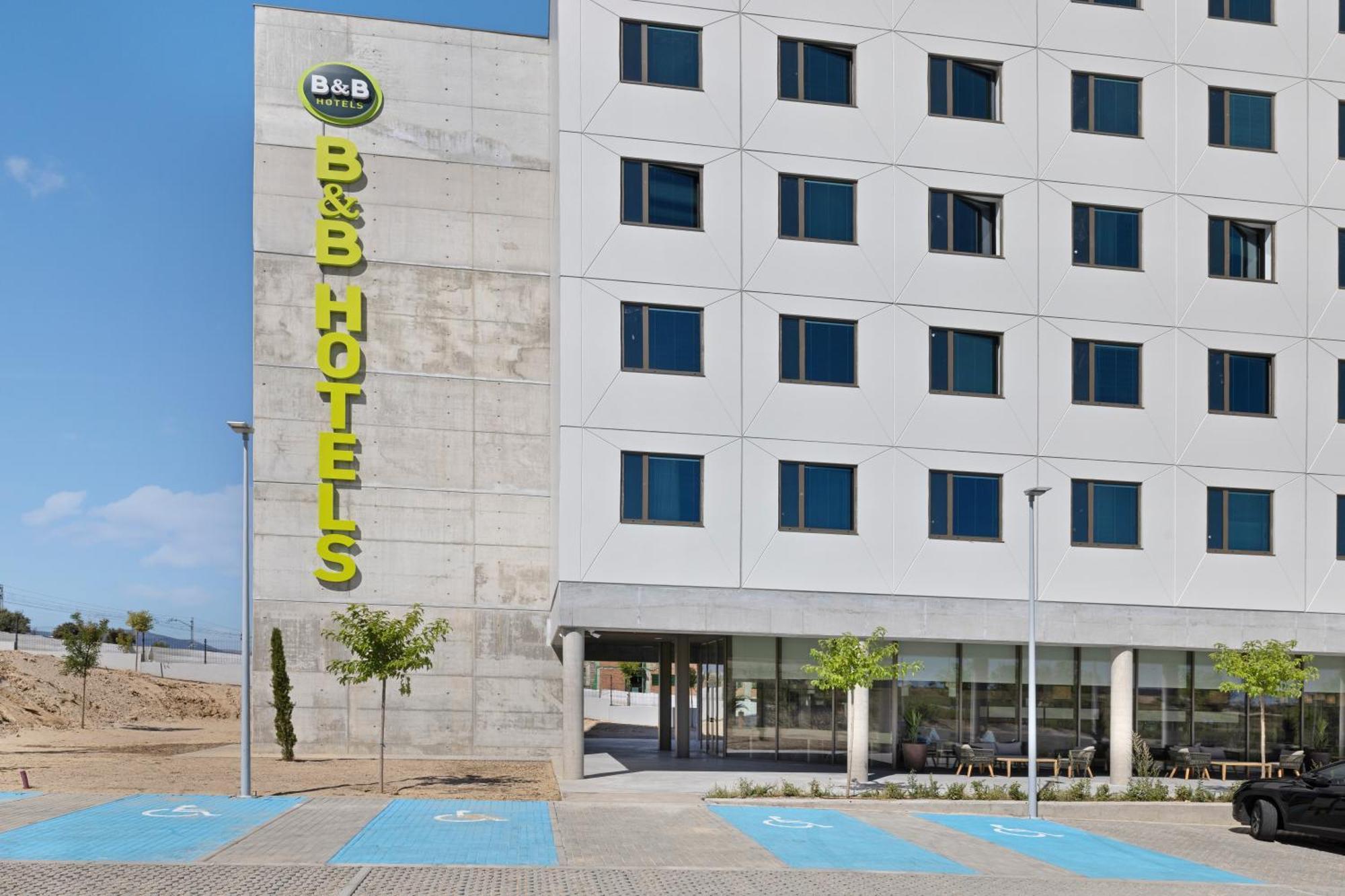 B&B Hotel Madrid Трес Кантос Екстериор снимка