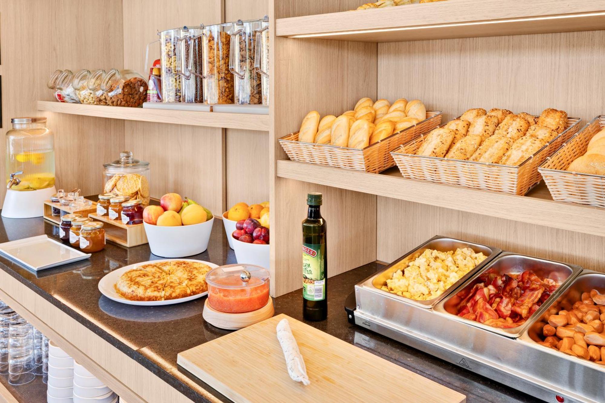 B&B Hotel Madrid Трес Кантос Екстериор снимка