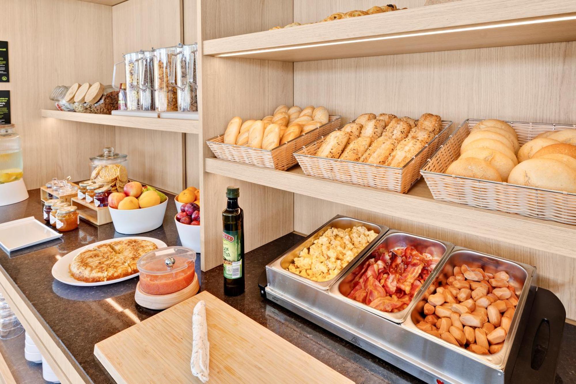 B&B Hotel Madrid Трес Кантос Екстериор снимка