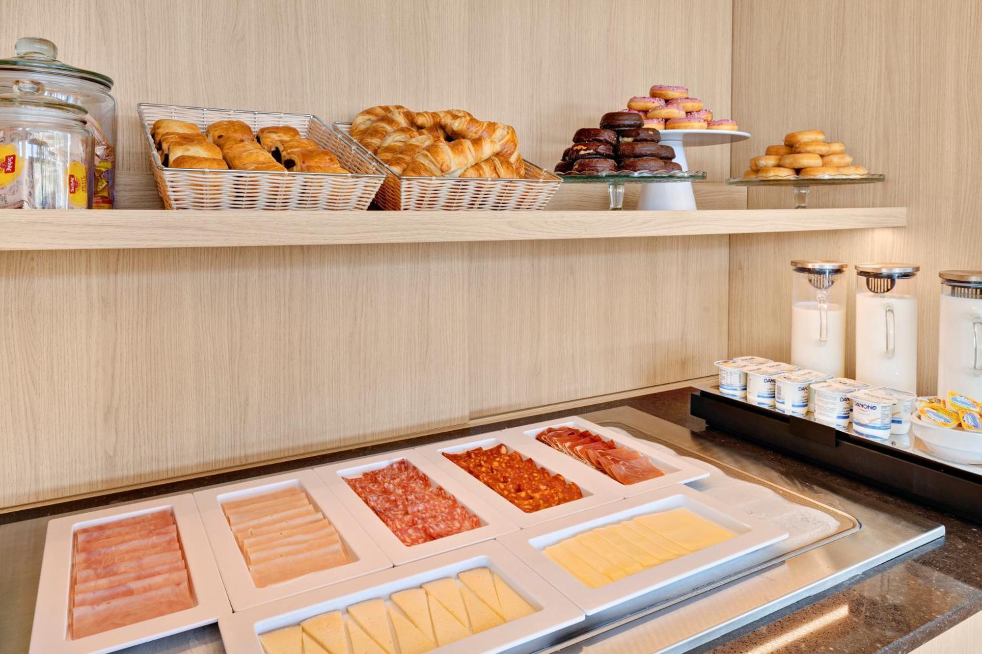 B&B Hotel Madrid Трес Кантос Екстериор снимка