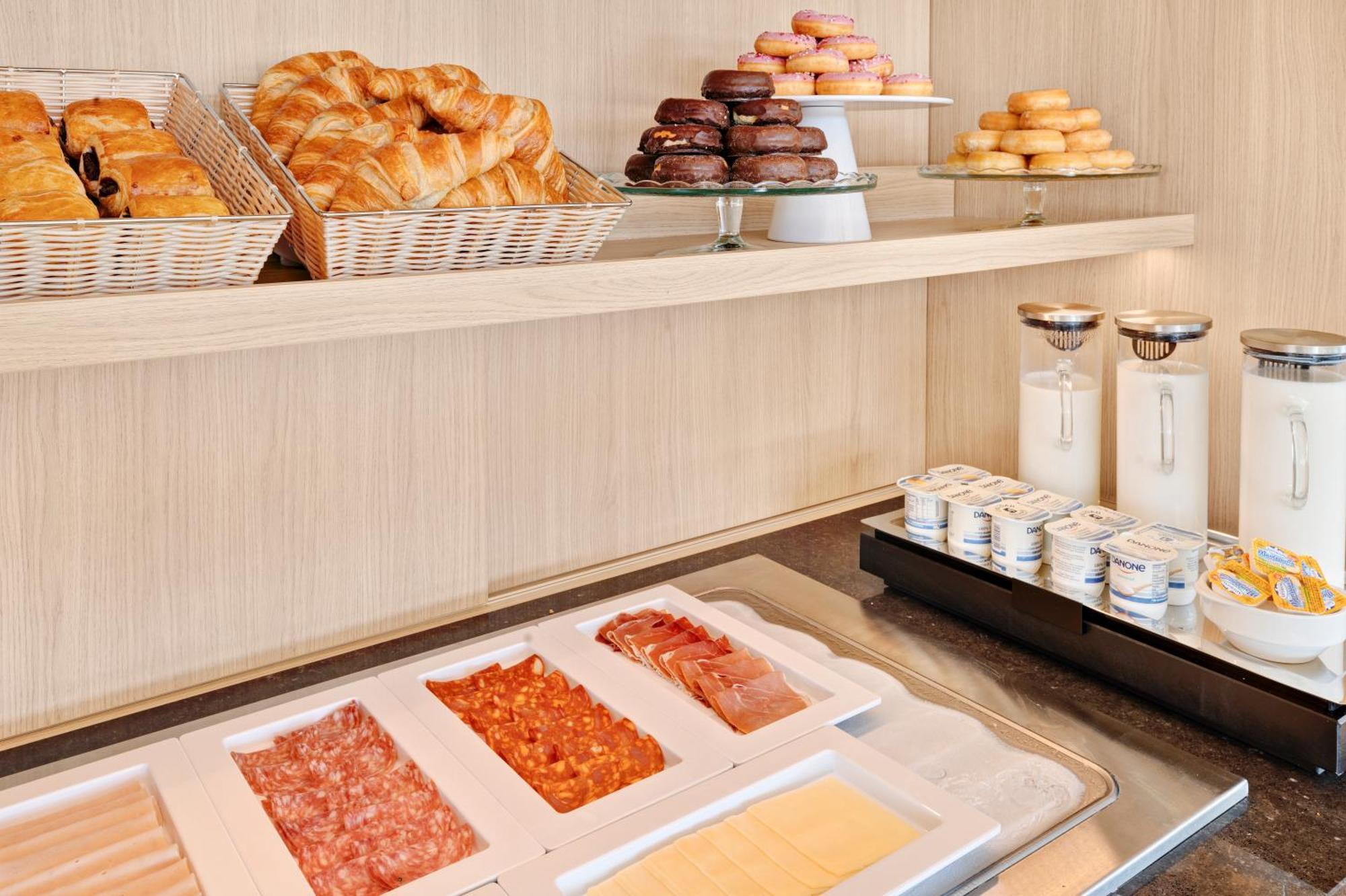 B&B Hotel Madrid Трес Кантос Екстериор снимка